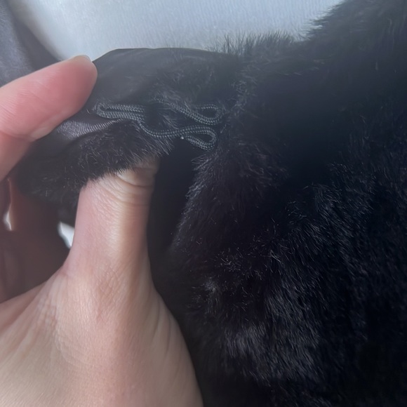 Black Fur Shawl - Picture 4 of 4